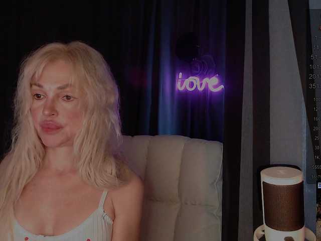 Margo77-1 live cam on BongaCams