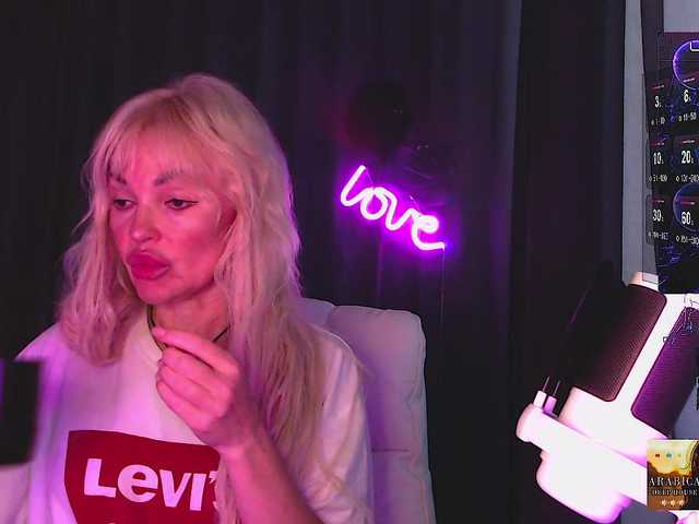 Margo77-1 live cam on BongaCams