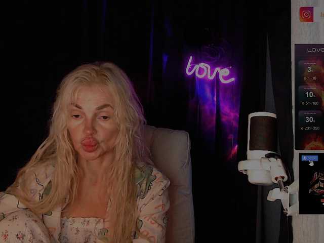 Margo77-1 live cam on BongaCams