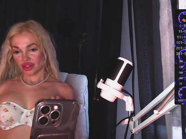 Margo77-1 live cam on BongaCams