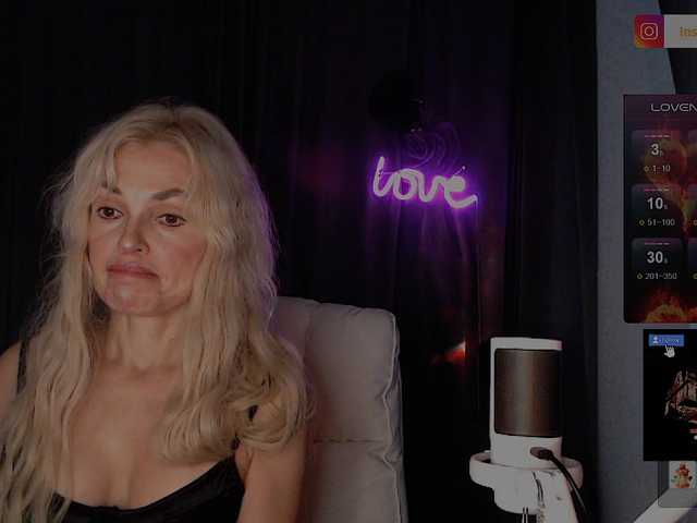 Margo77-1 live cam on BongaCams