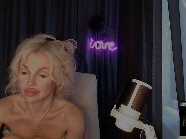 Margo77-1 live cam on BongaCams
