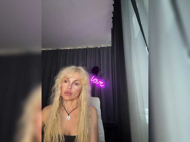 Margo77-1 live cam on BongaCams