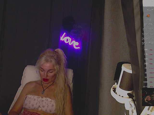 Margo77-1 live cam on BongaCams
