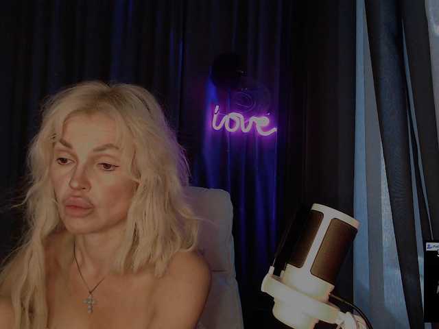 Margo77-1 live cam on BongaCams
