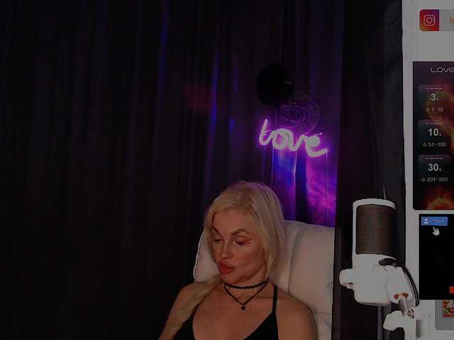 Margo77-1 live cam on BongaCams