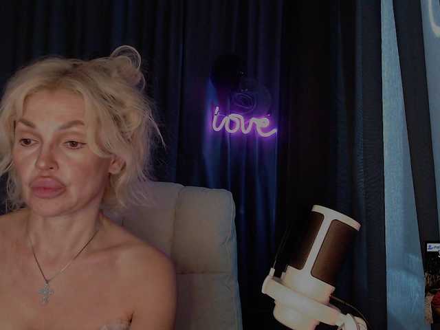 Margo77-1 live cam on BongaCams