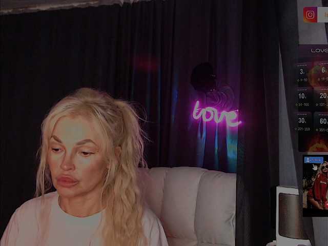 Margo77-1 live cam on BongaCams