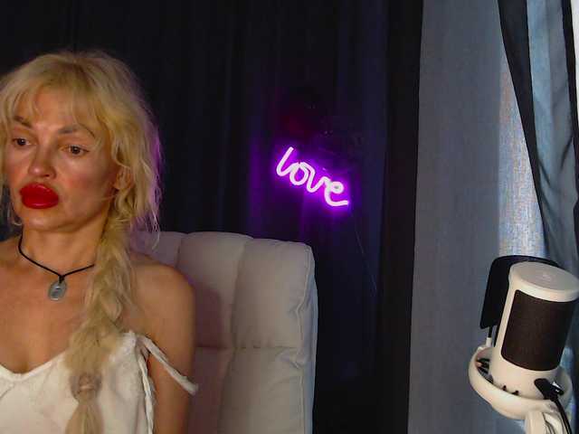Margo77-1 live webcam show
