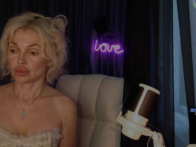 Margo77-1 live cam on BongaCams