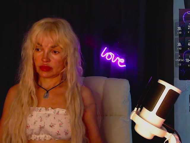 Margo77-1 live cam on BongaCams