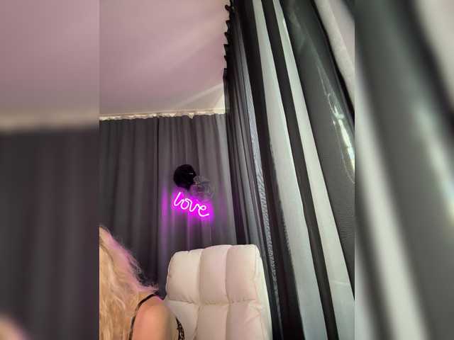 Margo77-1 live cam on BongaCams