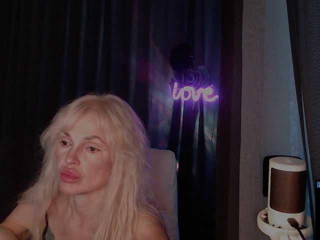 Margo77-1 live cam on BongaCams