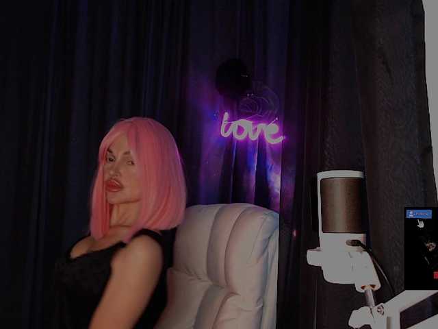 Margo77-1 live cam on BongaCams