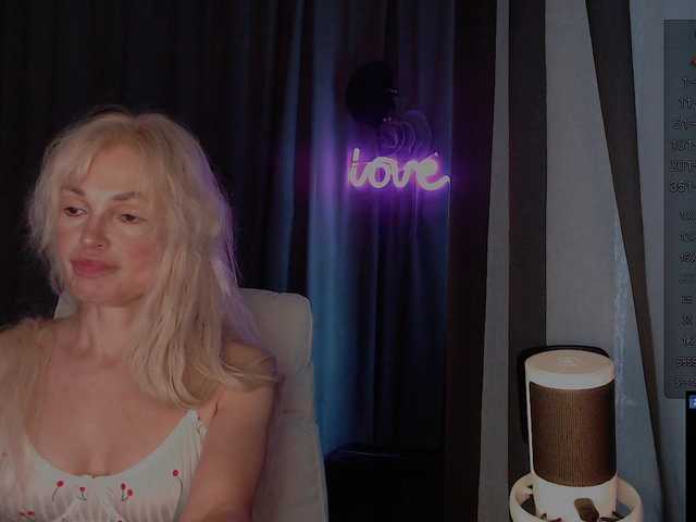 Margo77-1 live cam on BongaCams