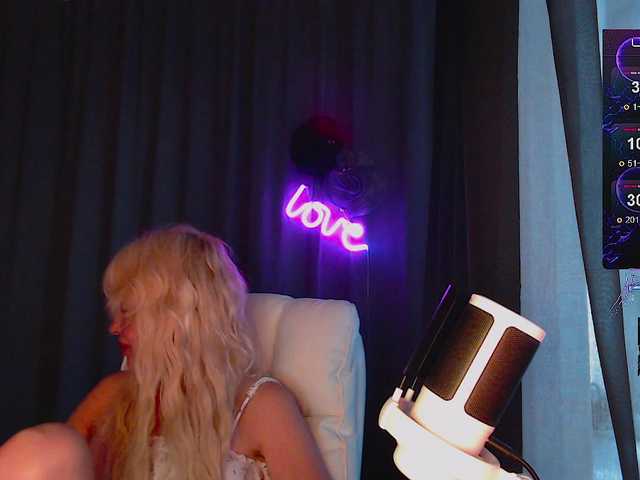 Margo77-1 live cam on BongaCams