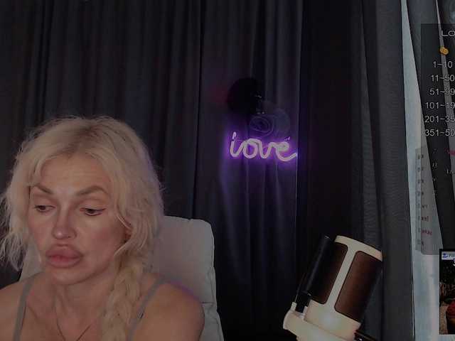 Margo77-1 live cam on BongaCams
