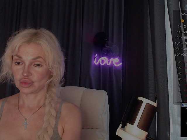 Margo77-1 live cam on BongaCams