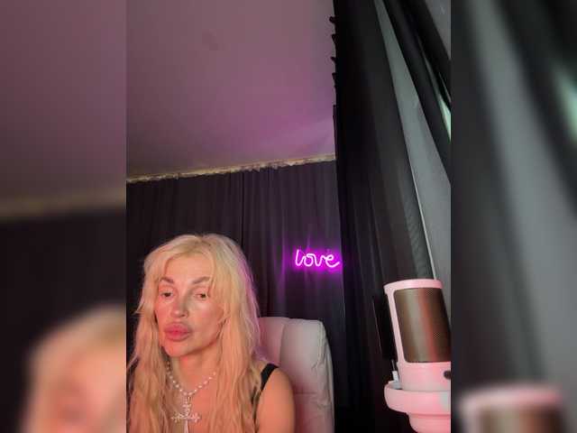 Margo77-1 live cam preview