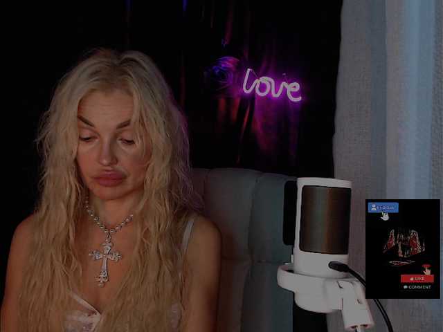 Margo77-1 live cam on BongaCams