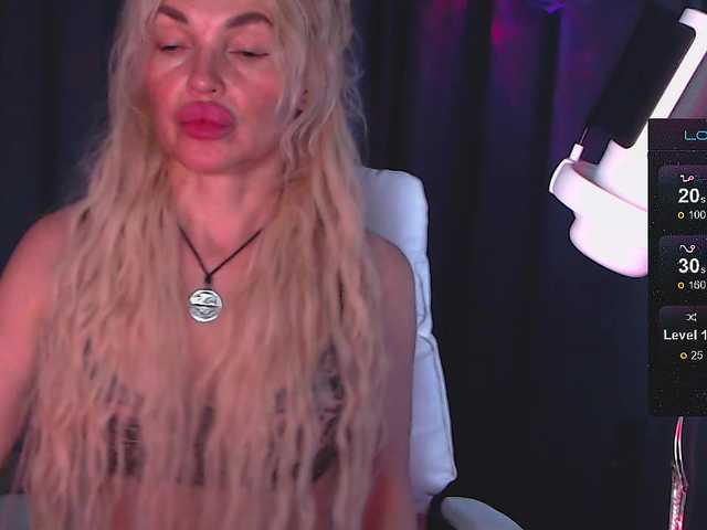 Margo77-1 live cam on BongaCams