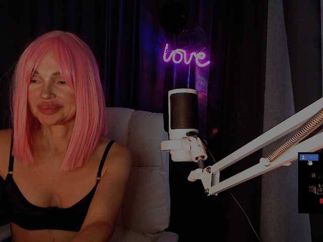 Margo77-1 live cam on BongaCams