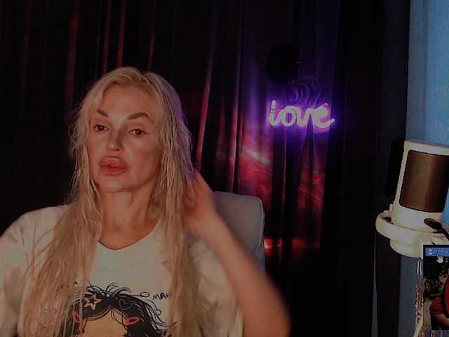 Margo77-1 live cam on BongaCams