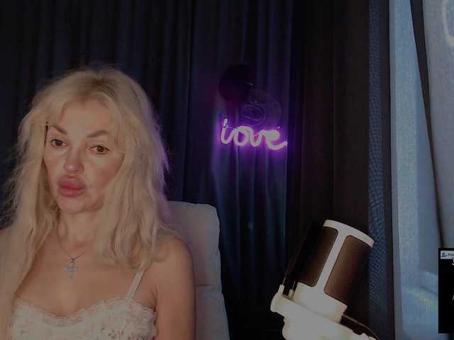Margo77-1 live cam on BongaCams