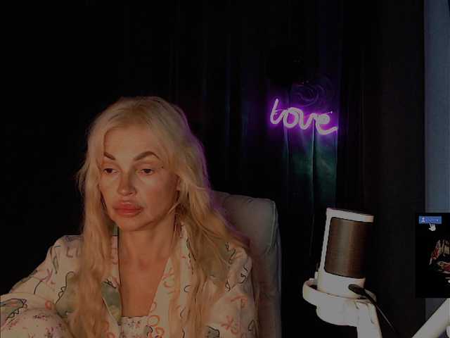 Margo77-1 live cam on BongaCams