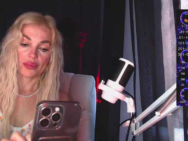 Margo77-1 live cam on BongaCams