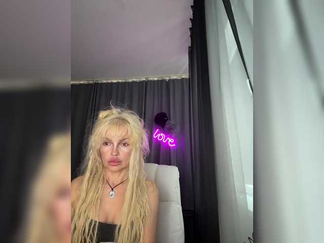 Margo77-1 live webcam show