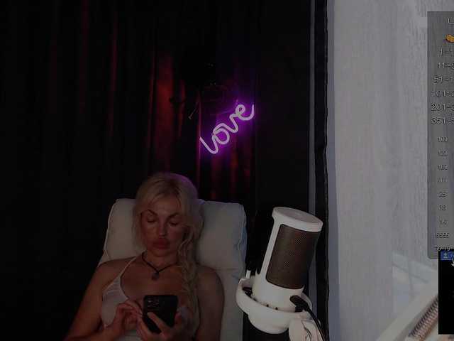 Margo77-1 live webcam show