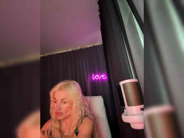 Margo77-1 live female cam on bongacams