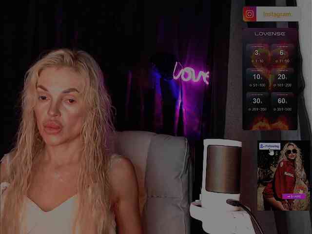 Margo77-1 live female cam on bongacams