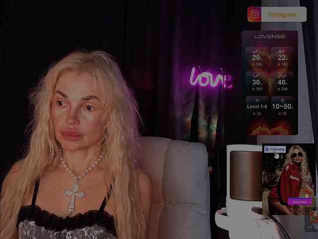 Margo77-1 live female cam on bongacams