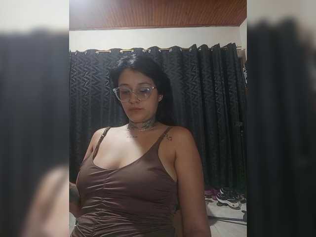 katy-bello live cam on BongaCams