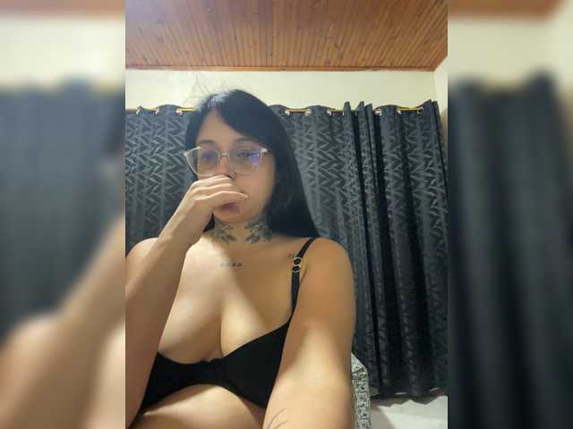 katy-bello live cam on BongaCams