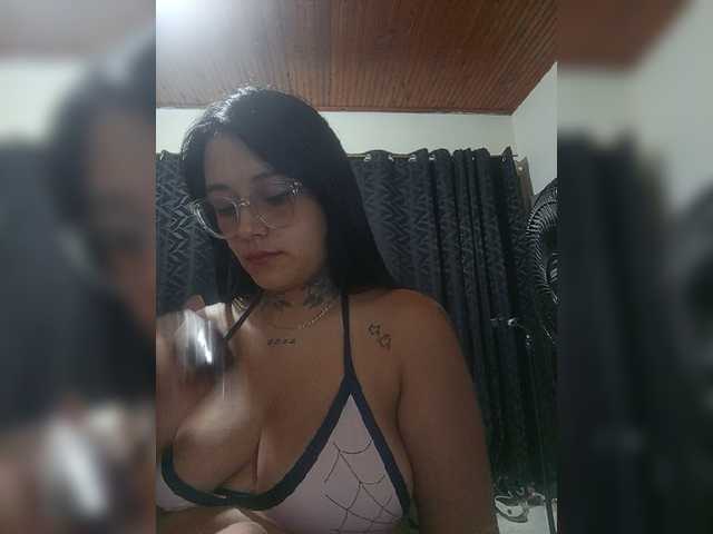 katy-bello live cam on BongaCams