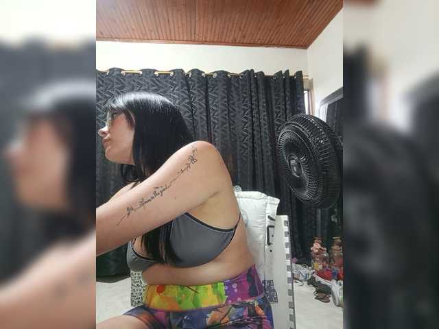 katy-bello live cam on BongaCams