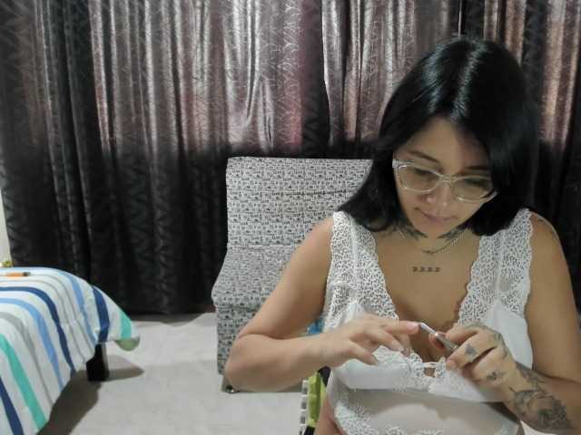 katy-bello live cam on BongaCams