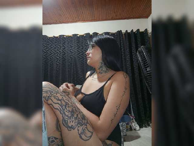 katy-bello live cam on BongaCams