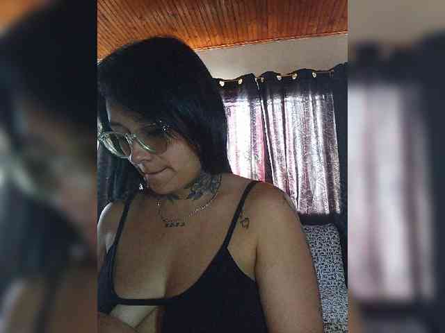 katy-bello webcam