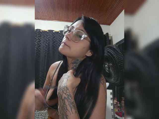 katy-bello webcam
