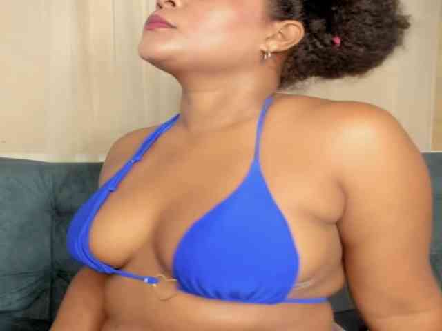 CarolinnaGomez webcam