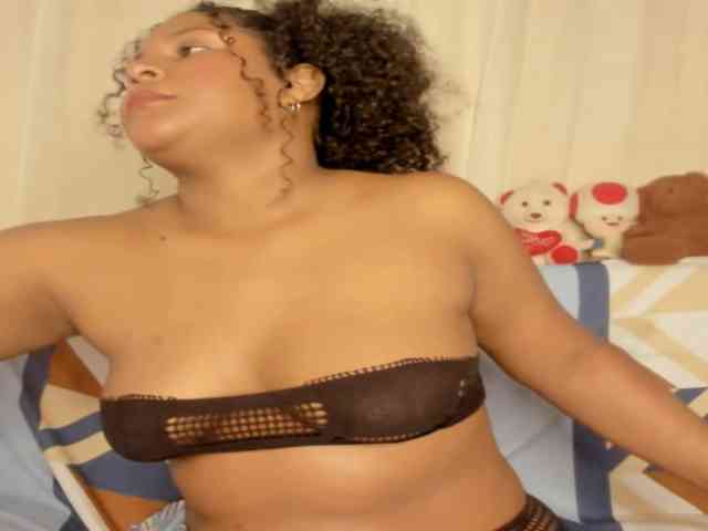 CarolinnaGomez webcam