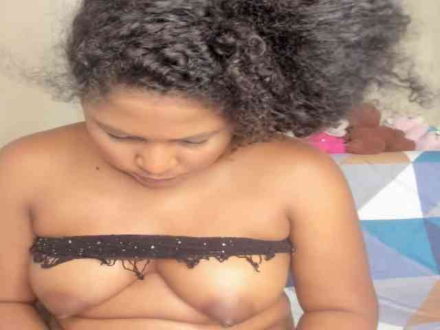 CarolinnaGomez webcam