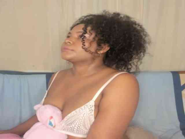CarolinnaGomez webcam