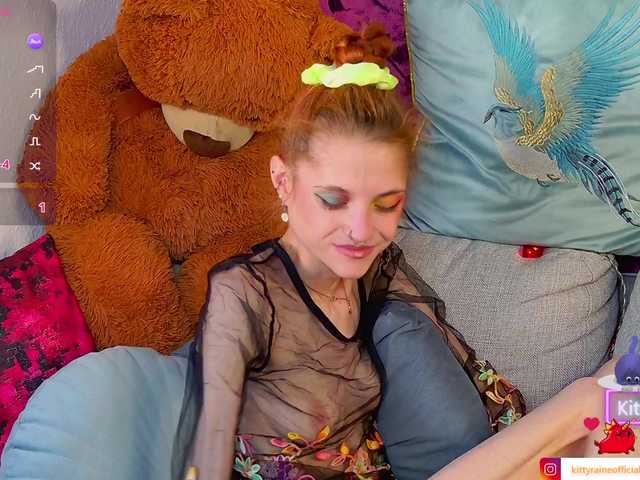 KittyRaine live cam on BongaCams