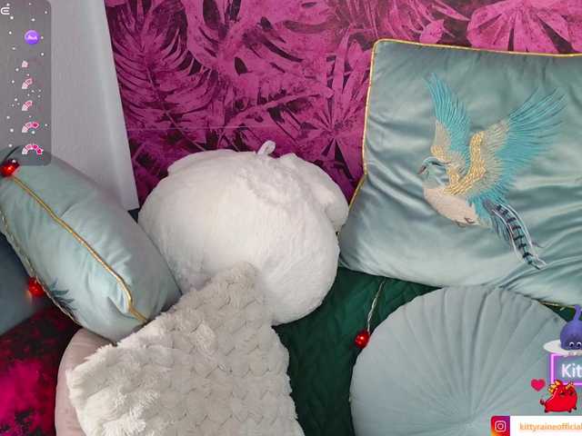 KittyRaine live cam on BongaCams