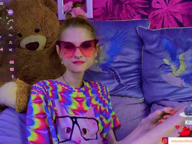 KittyRaine webcam